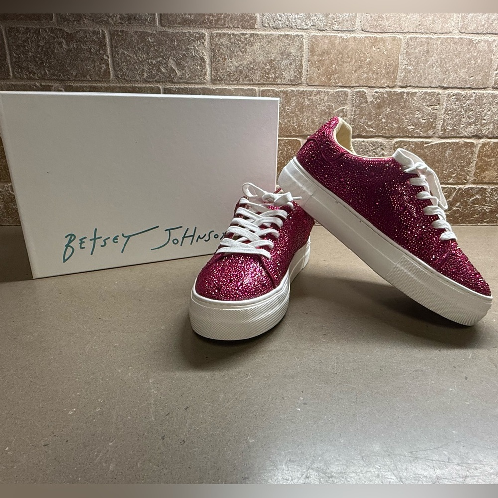 Betsey Johnson Sidney tennis shoe in fuchsia size 8.